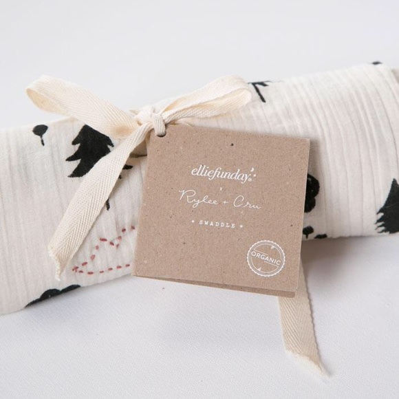 🔴ISO Rylee + Cru / Ellie Funday collab swaddle.🔴 - Picture 2 of 2